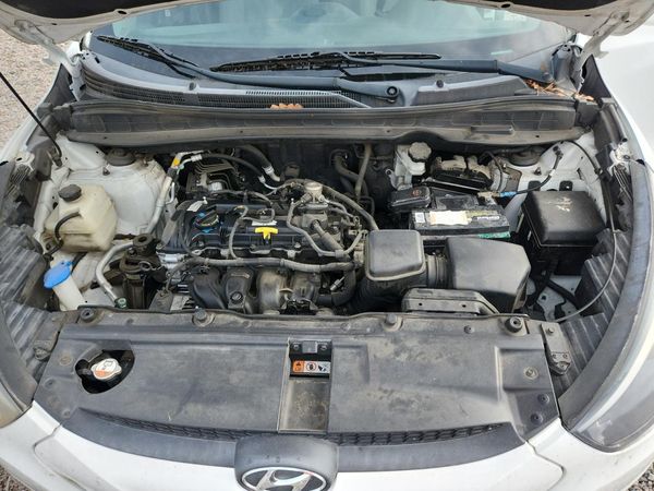 2015 HYUNDAI TUCSON GL (Middle-Low)