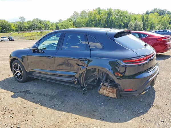 2022 PORSCHE MACAN
