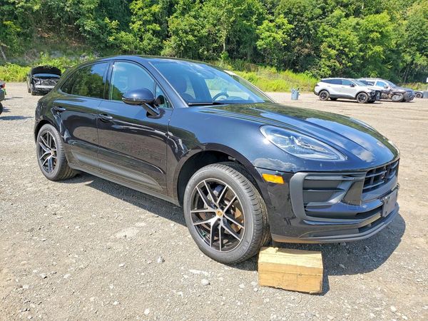 2022 PORSCHE MACAN