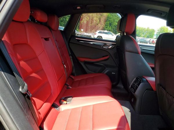 2022 PORSCHE MACAN