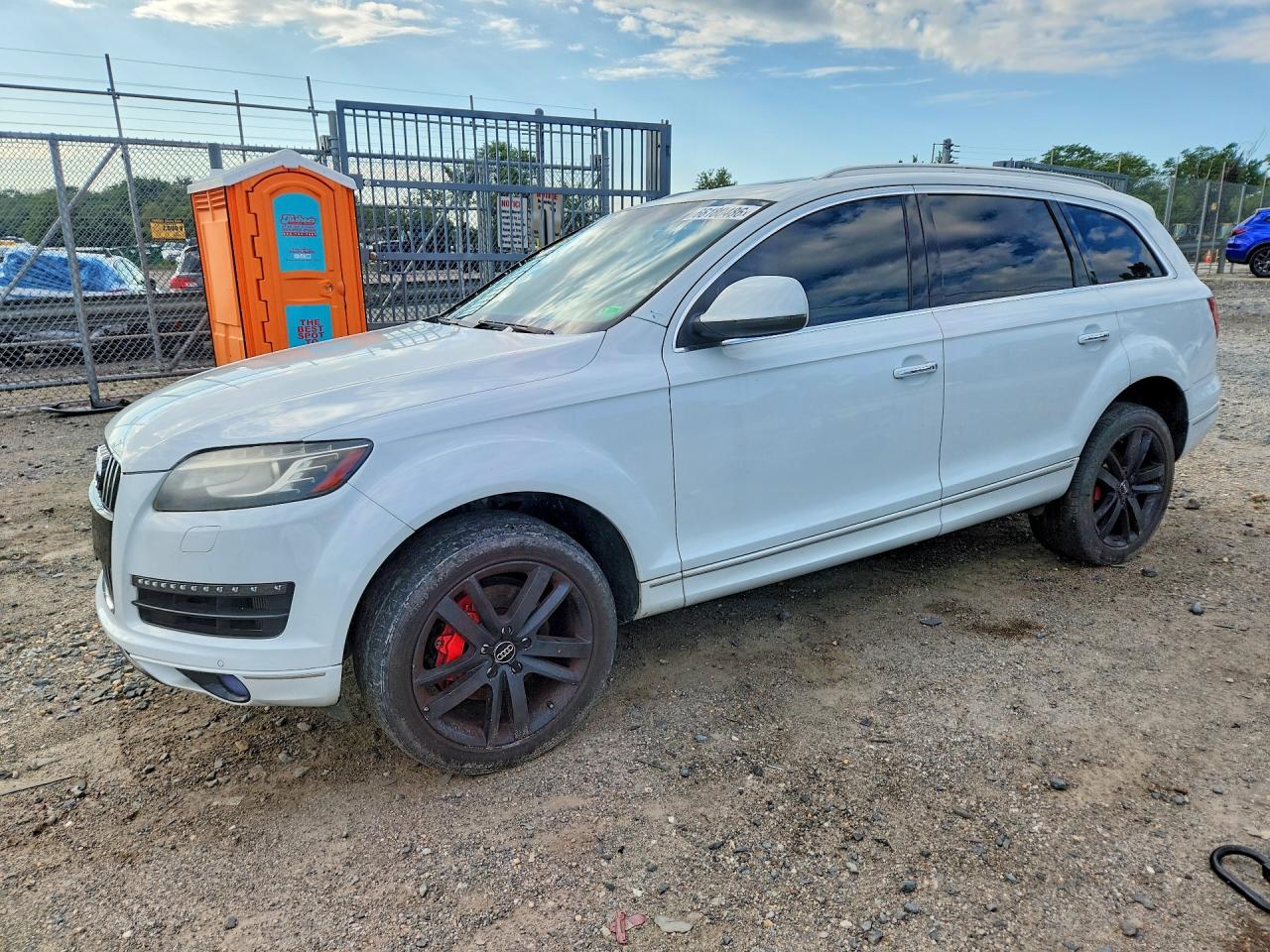 2014 AUDI Q7 Premium Plus — Front 3/4