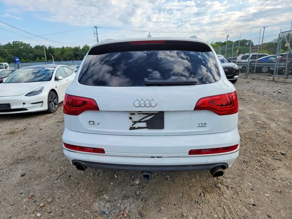 2014 AUDI Q7 Premium Plus — DIRR