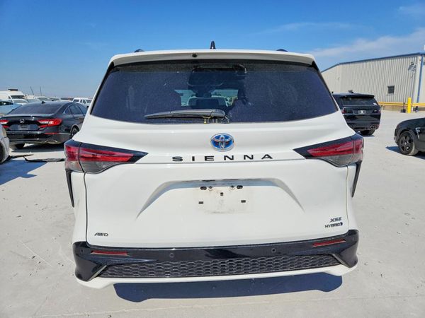 2021 TOYOTA SIENNA