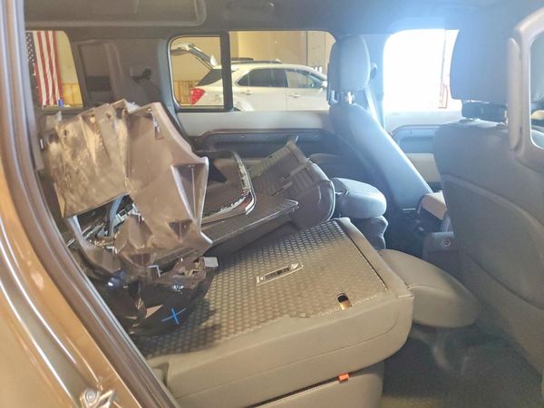 2023 LAND ROVER DEFENDER 110 X-Dynamic SE