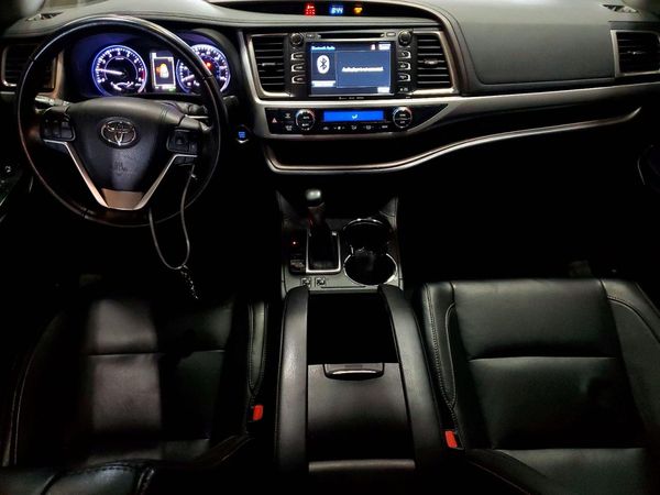 2017 TOYOTA HIGHLANDER