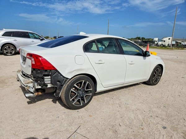 2017 VOLVO S60
