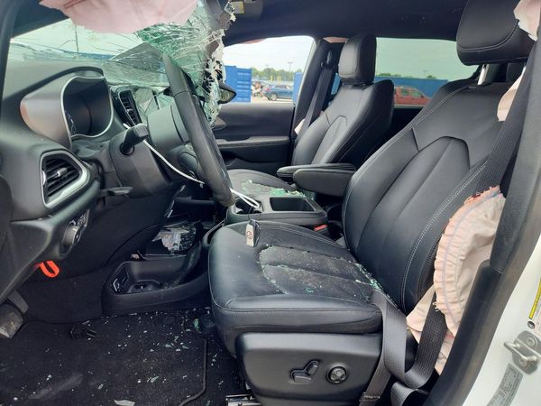 2026 CHRYSLER PACIFICA Select — DENT