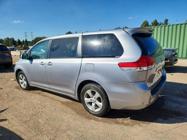 2012 TOYOTA SIENNA