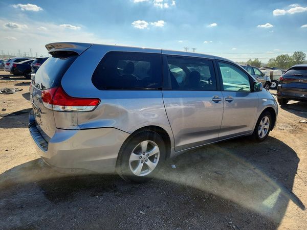 2012 TOYOTA SIENNA