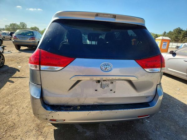 2012 TOYOTA SIENNA