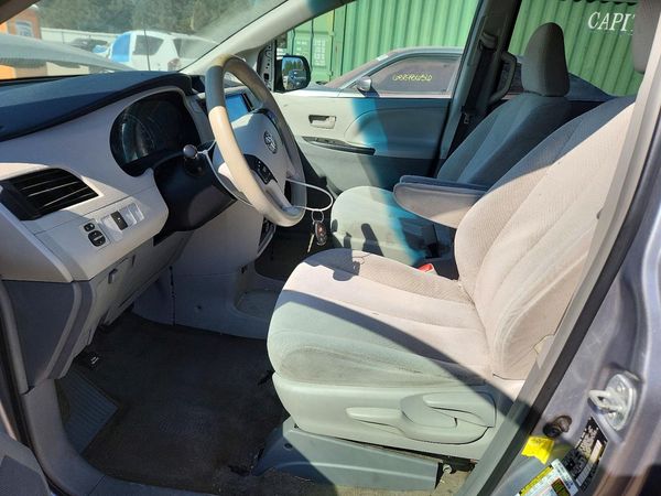 2012 TOYOTA SIENNA