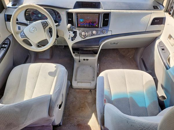 2012 TOYOTA SIENNA