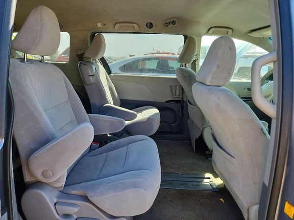 2012 TOYOTA SIENNA