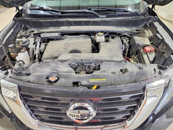 2018 NISSAN PATHFINDER — Engine bay