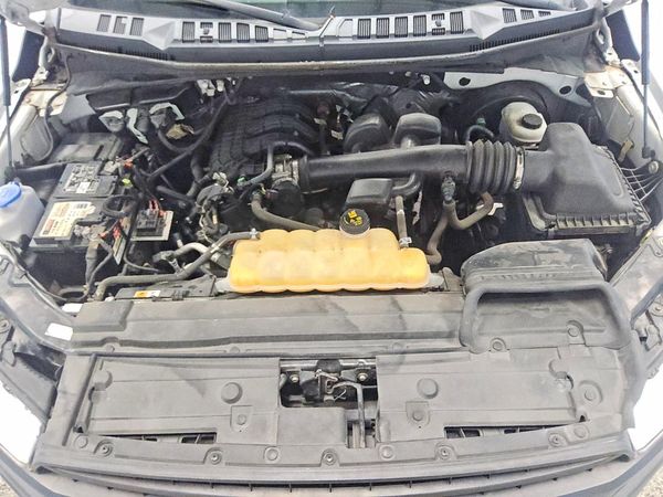 2018 FORD F150 — Engine bay