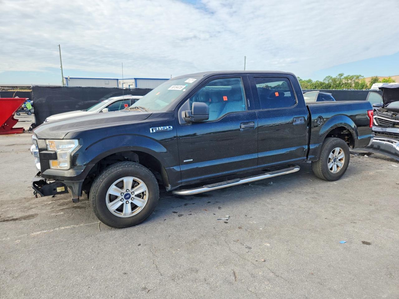 2017 FORD F150 SuperCrew — Front 3/4