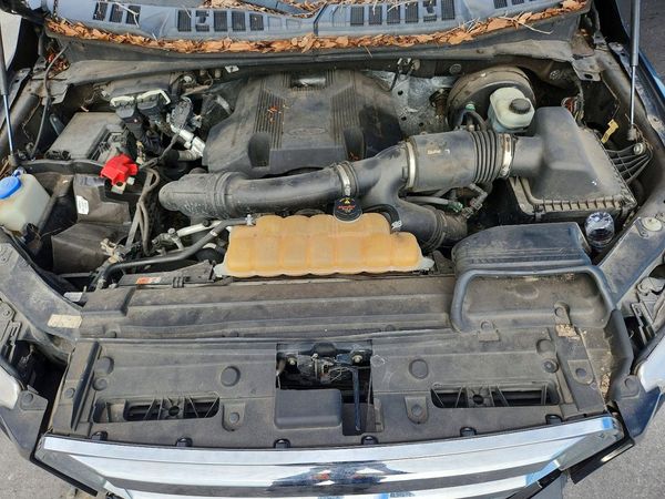 2017 FORD F150 SuperCrew — Engine bay