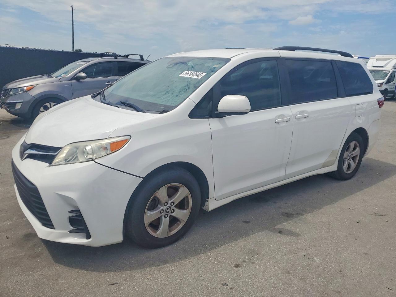 2020 TOYOTA SIENNA E grade — Front 3/4