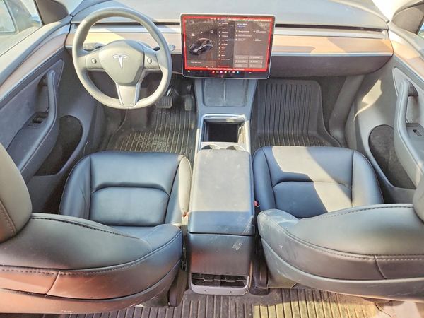 2025 TESLA MODEL Y