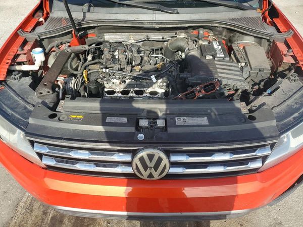 2018 VOLKSWAGEN TIGUAN SE, SEL — Engine bay
