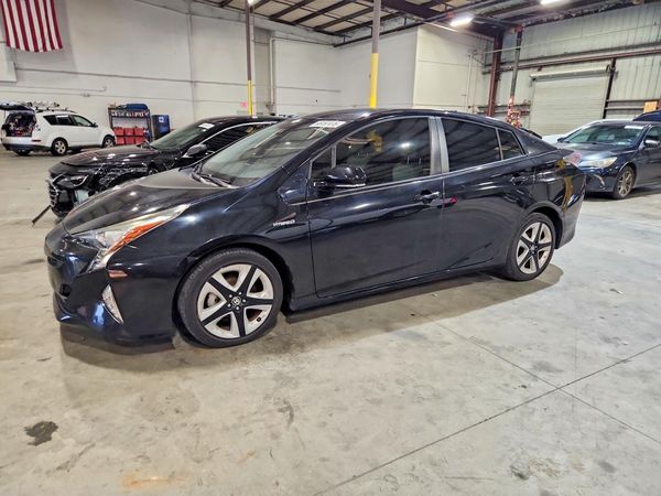 2017 TOYOTA PRIUS