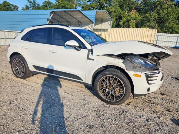 2018 PORSCHE MACAN