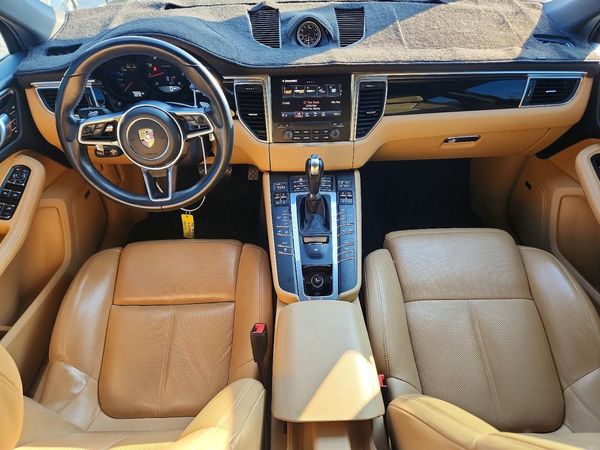2018 PORSCHE MACAN