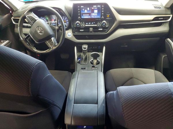 2020 TOYOTA HIGHLANDER LE