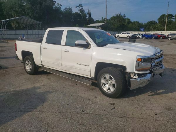 2018 CHEVROLET SILVERADO LT — Passenger 3/4