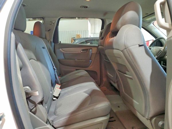 2016 CHEVROLET TRAVERSE LS