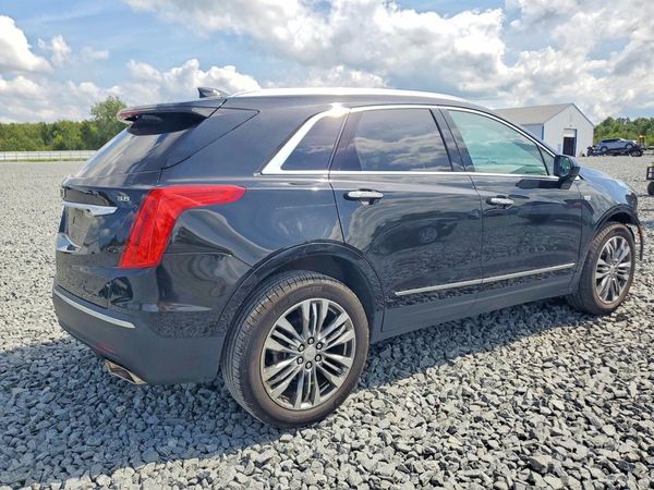2017 CADILLAC XT5