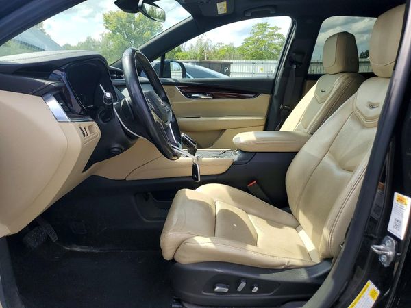 2017 CADILLAC XT5