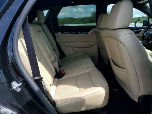 2017 CADILLAC XT5