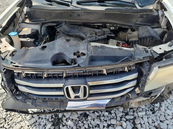 2014 HONDA PILOT TOURING — Engine bay