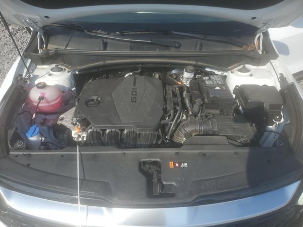 2025 KIA SPORTAGE SX — Engine bay