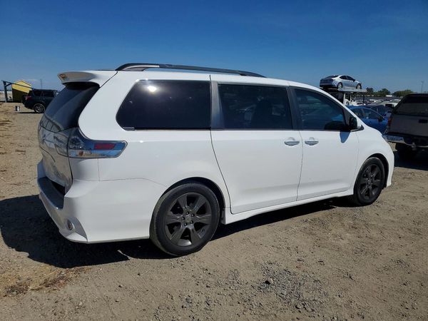 2016 TOYOTA SIENNA