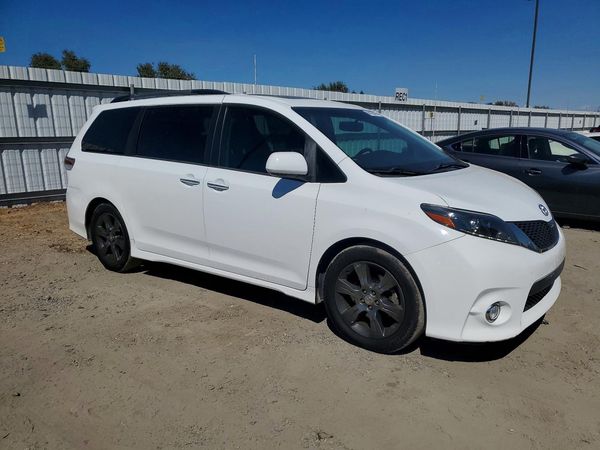 2016 TOYOTA SIENNA