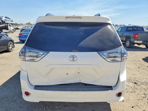 2016 TOYOTA SIENNA