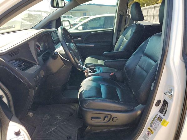 2016 TOYOTA SIENNA