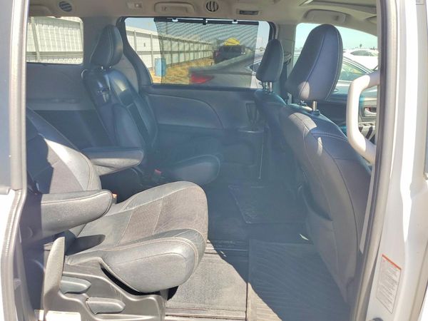 2016 TOYOTA SIENNA