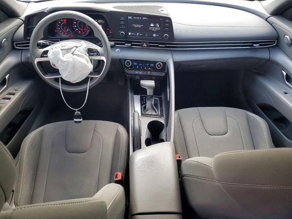 2022 HYUNDAI ELANTRA