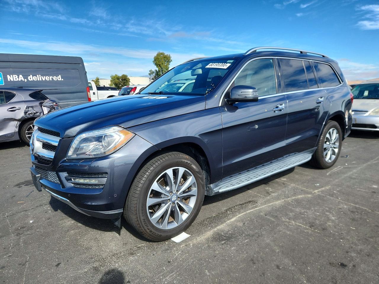 2015 MERCEDES-BENZ GL GL450 — Front 3/4
