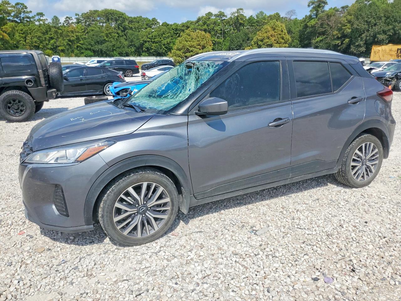 2024 NISSAN KICKS