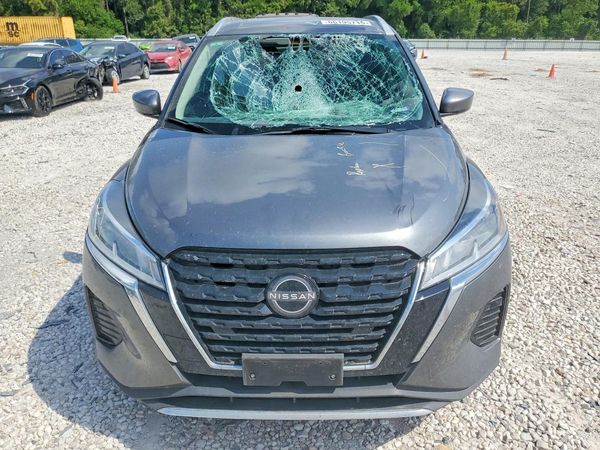 2024 NISSAN KICKS