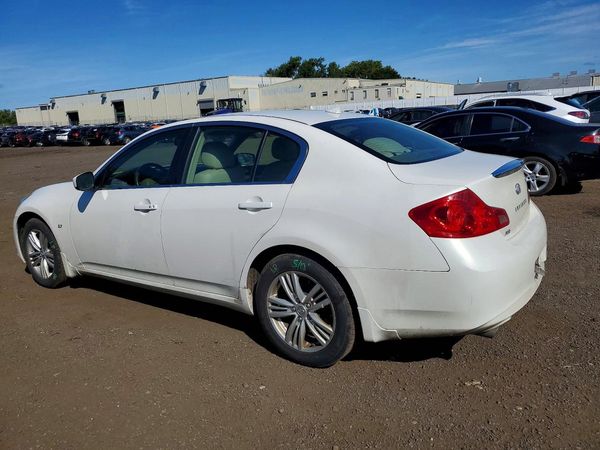 2015 INFINITI Q40