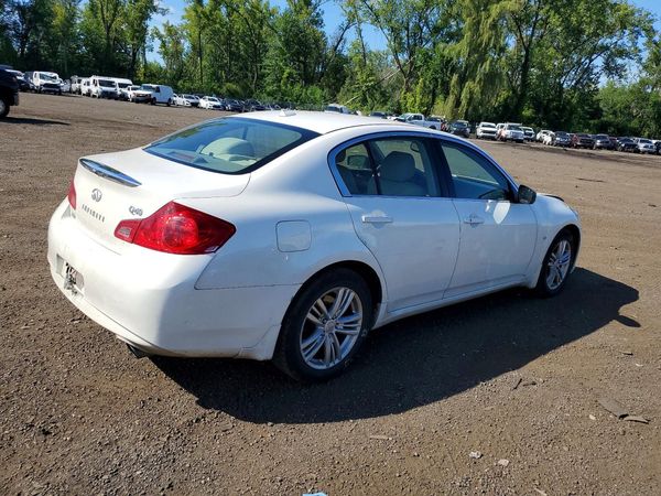 2015 INFINITI Q40