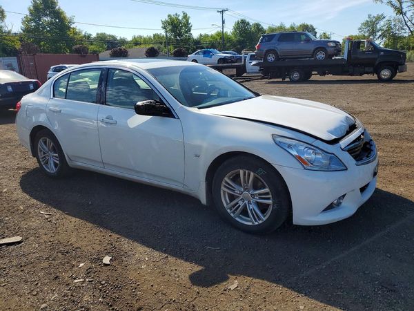 2015 INFINITI Q40