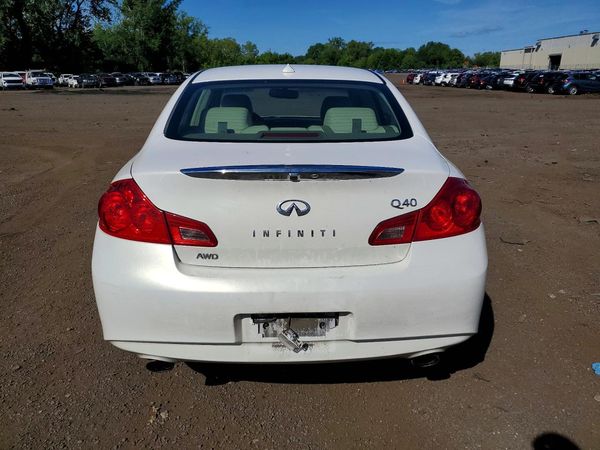 2015 INFINITI Q40