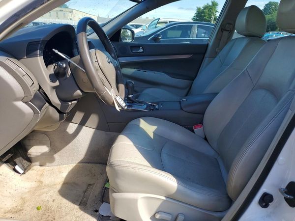 2015 INFINITI Q40