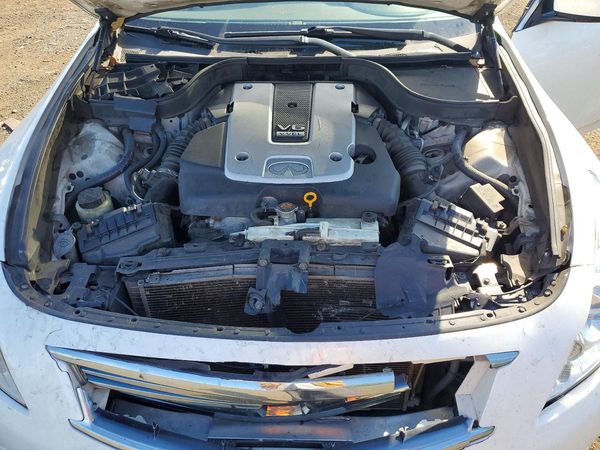 2015 INFINITI Q40